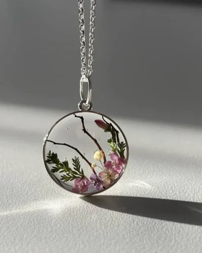 🌿-Real-Flower-Resin-Pendant-Luxury-Handmade-Necklace-Custom-Botanical-Jewelry-✨-1