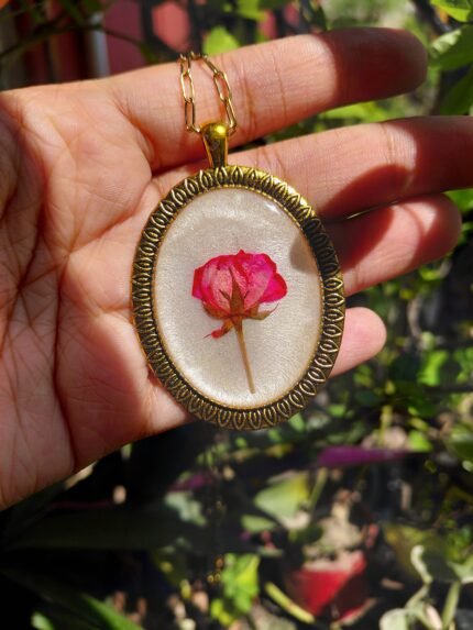 Queen Red Rose Necklace